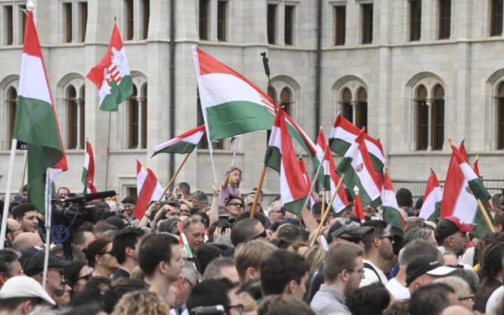 У Будапешті десятки тисяч людей вийшли на марш проти Орбана