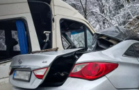 На Київщині зіштовхнулися легковик та маршрутка, 2 людини загинули та 10 отримали травми