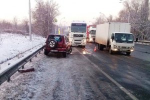 Через ожеледицю в ДТП у Києві постраждали двоє дітей