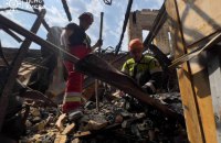 У Києві тривають відновлювальні роботи в Солом'янському районі на місці удару ворога