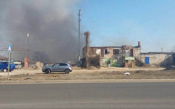 В окупованому Маріуполі на Донеччині партизани підпалили базу росіян