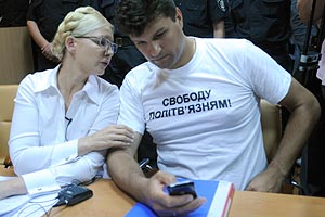 Суд дал помощнику Тимошенко время на поиск адвоката 