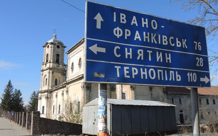 В Івано-Франківську призупинили роботу транспорту, жителів закликали працювати дистанційно (оновлено)