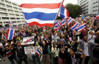В Таиланде демонстранты вынудили сотрудников спецслужбы уйти с работы