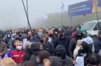На Львовщине ФОПы в знак протеста перекрыли движение на международных трассах