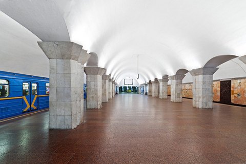 На станции метро "Майдан Незалежности" пассажир упал на рельсы (добавлено фото)