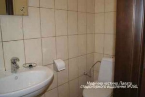 Тимошенко пропонує покласти край виставці сантехніки і лікувати дітей