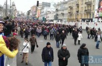 Митингующие снесли щиты на Майдане