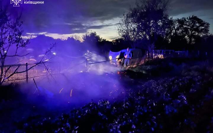 На Київщині рятувальники ліквідували пожежу, яка виникла унаслідок російських БпЛА