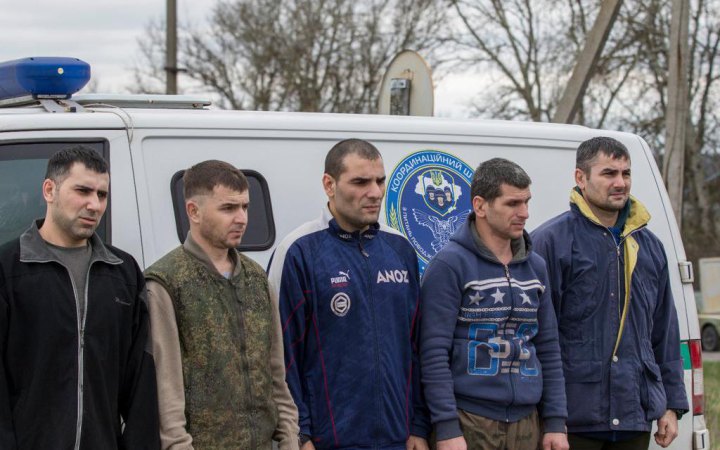 Україна передала Росії ще п’ятьох полонених мусульман