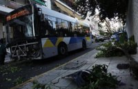 У Греції некерований автобус з пасажирами протаранив 12 машин