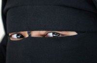 Талібан зобов’язав жінок-телеведучих в Афганістані прикривати обличчя під час ефіру
