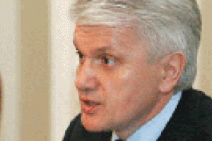 Литвин уверяет, что Рада толкает правительство на сценарий 2004 года