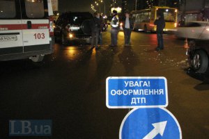 В Крыму пьяный водитель въехал в остановку, погибли двое пешеходов