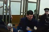 Прес-секретаря Порошенка під руки вивели із зали суду після оголошення вироку Савченко