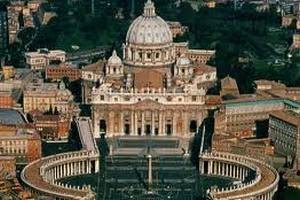 Ватикан призвал к "полезному ответу" на события в Париже
