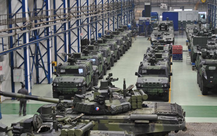 ​Чеське Міноборони перевіряє державну компанію, яка допомагаю Україні ремонтувати танки Т-64