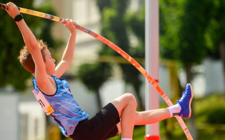 Український стрибун з жердиною Строгалєв побив рекорд Дюплантіса у категорії до 12 років
