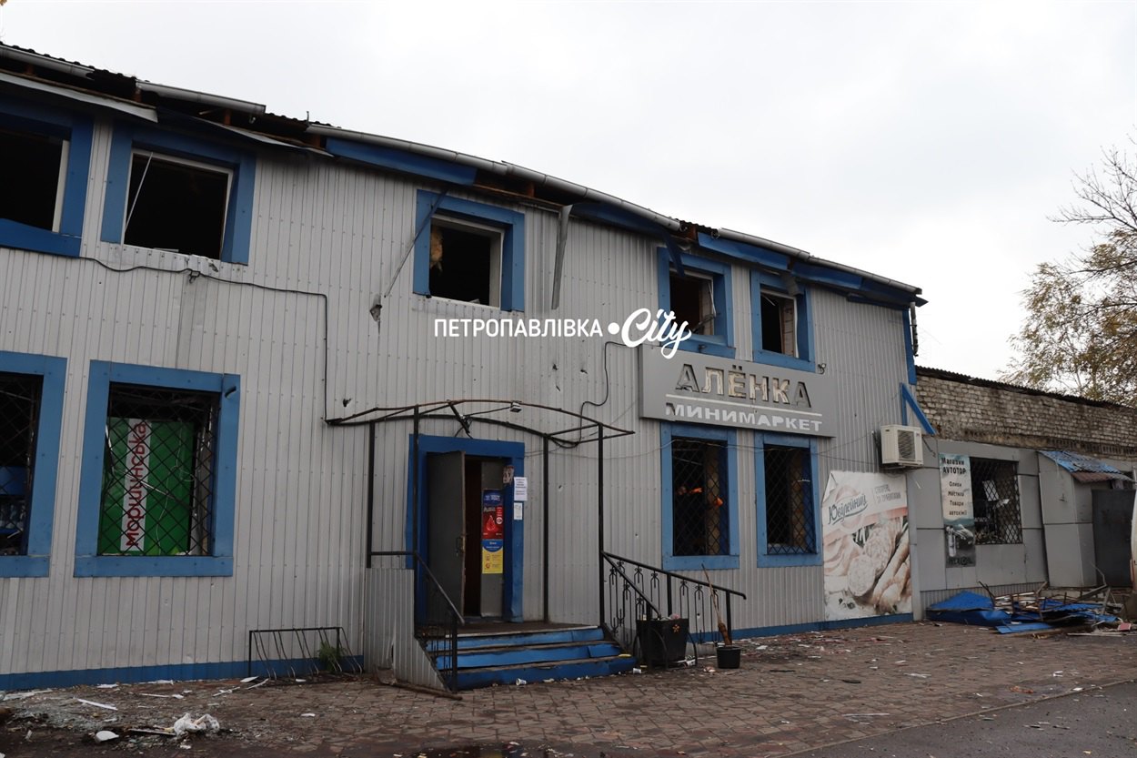  Ще один магазин у Петропавлівці після обстрілу.