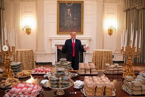 Трамп заказал в Белый дом 300 гамбургеров для футбольной команды