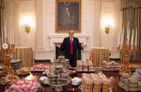 Трамп заказал в Белый дом 300 гамбургеров для футбольной команды