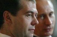Медведев не намерен увольнять кабинет Путина, чтобы что-то доказать