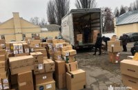 В Украину ввозили контрабандные брендовые товары под видом искусственных елок