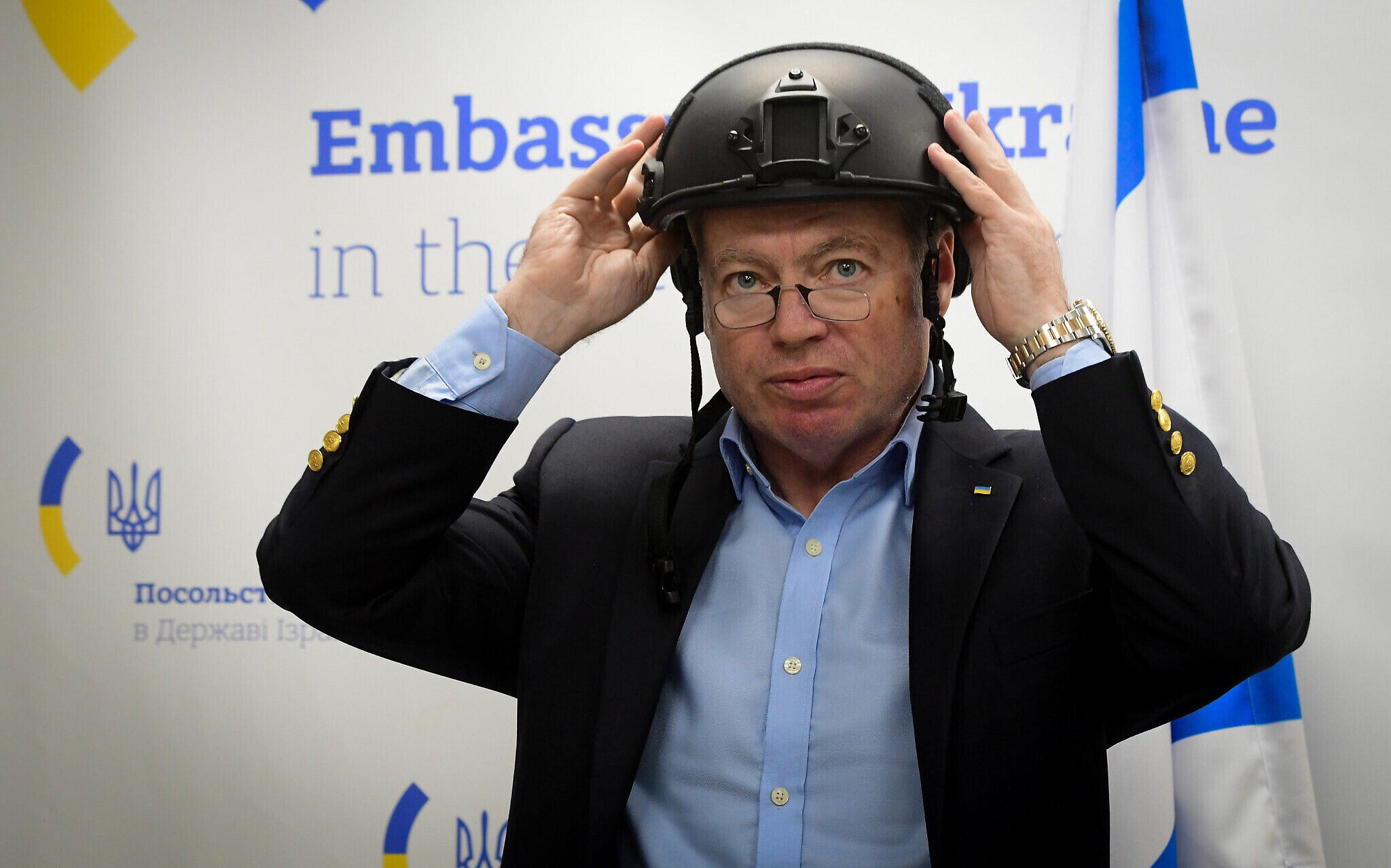 Посол України в Ізраїлі Євген Корнійчук на прес-конференції звертається з проханням до уряду Ізраїля надати
Україні захисне спорядження для ЗСУ, в Тель-Авіві , 7 березня 2022 року.