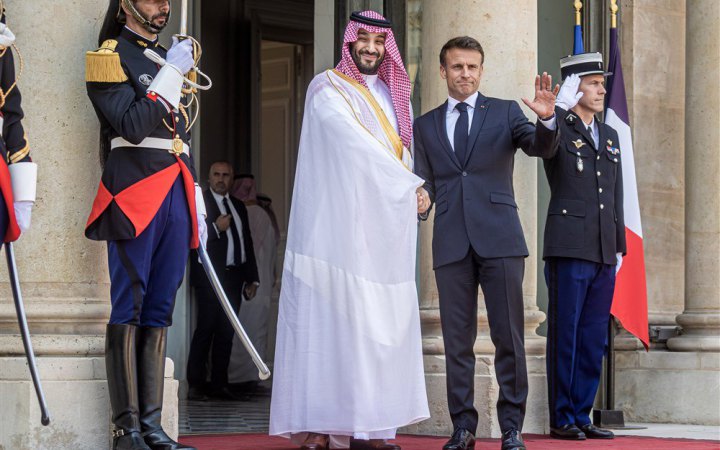 Макрон хоче переконати принца Саудівської Аравії використати свій вплив на Росію у питанні війни в Україні, – Politico