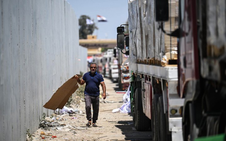 У Смузі Гази на натовп людей перекинулися 4 вантажівки із гумдопомогою: десятки загиблих та поранених