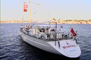 Украинцы с яхты "Скорпиус" экономят топливо