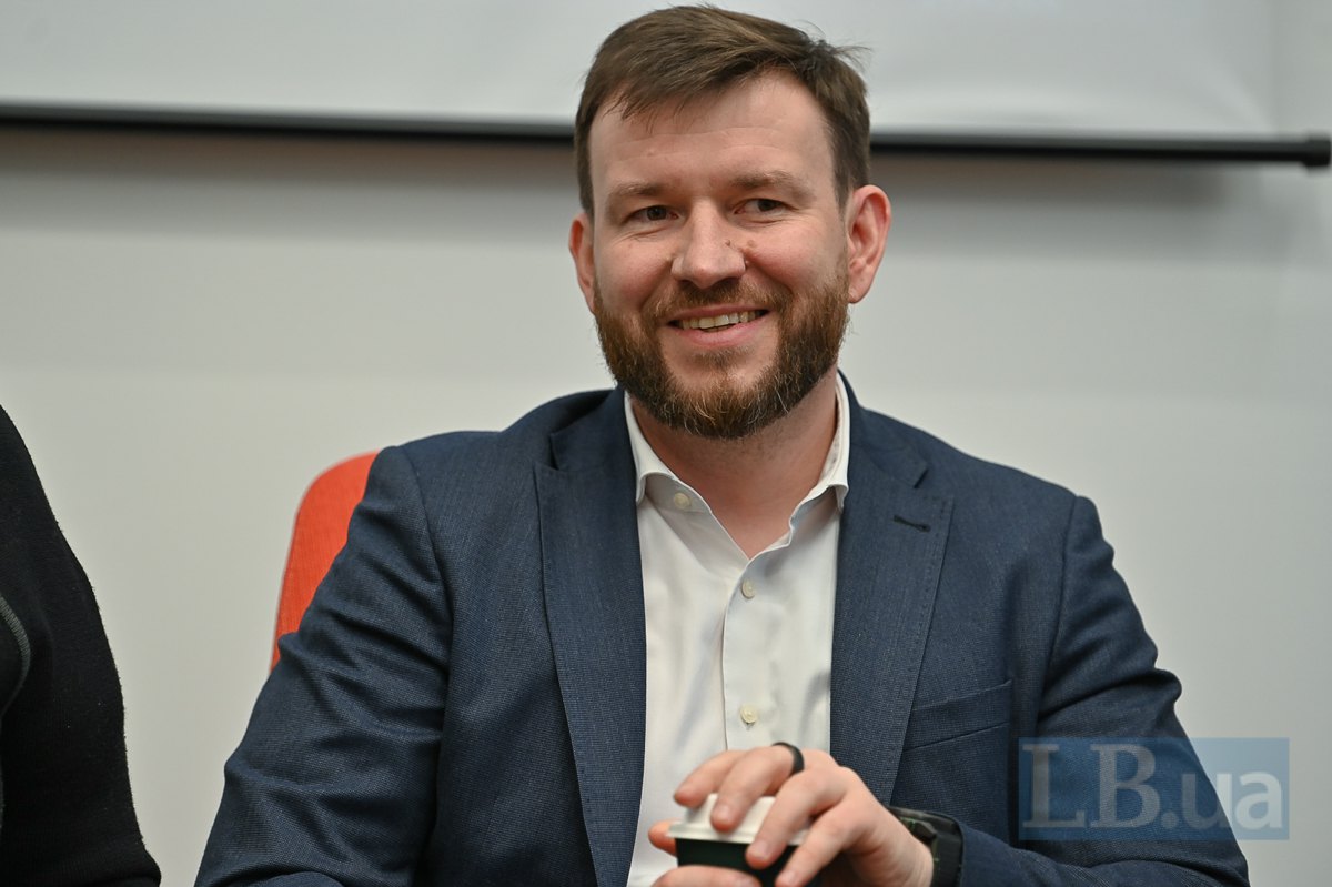 Денис Улютін