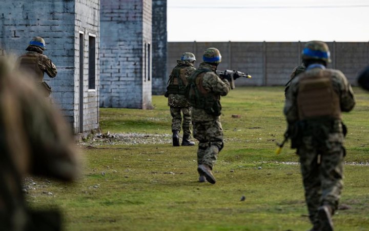 Генштаб показав, як українські піхотинці тренуються у Британії