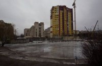 У Києві зносять незаконно побудовану 16-поверхівку "Укогруп"