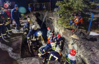 Рятувальники дістали тіла двох чоловіків з-під обвалу ґрунту в Харкові