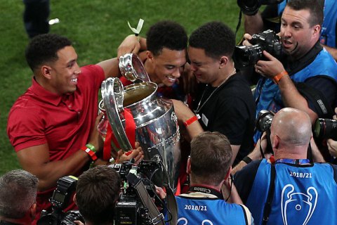 Игрок "Ливерпуля" стал самым молодым в истории участником двух финалов Лиги Чемпионов 