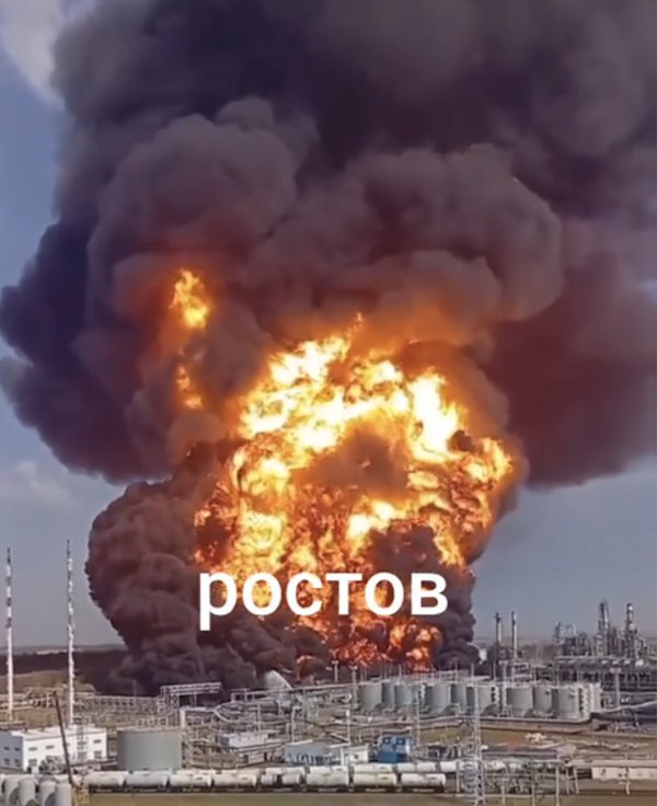 Масштабна пожежа на нафтопереробному заводі в Новошахтинську Ростовської області після атаки безпілотника