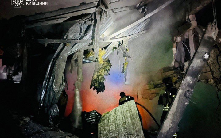 На Київщині через нічний обстріл частина абонентів – без тепла, електрики та газу