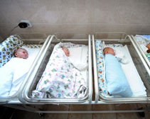 Количество осложненных родов в Украине уменьшается