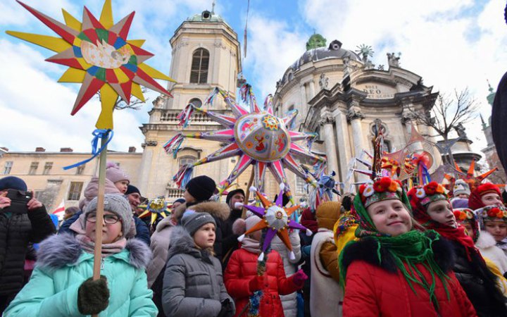 Усе більше українців підтримують перенесення святкування Різдва, - опитування