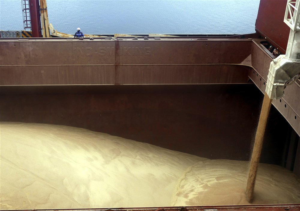 Балкер <i>VALSAMITIS</i> завантажується пшеницею в Чорноморську поблизу Одеси, Україна, 18 лютого 2023 р.