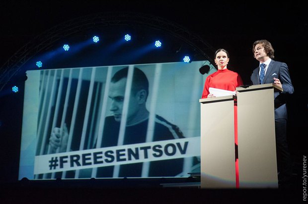 Перед каждым показом в течение фестиваля будут демонстрироваться 38 роликов в поддержку Сенцова