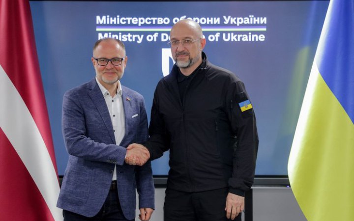 Латвійський міністр оборони і Шмигаль обговорили спільне оборонне виробництво 