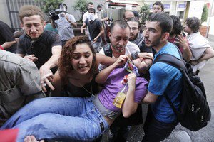 ​К протестам в Стамбуле присоединились госслужащие