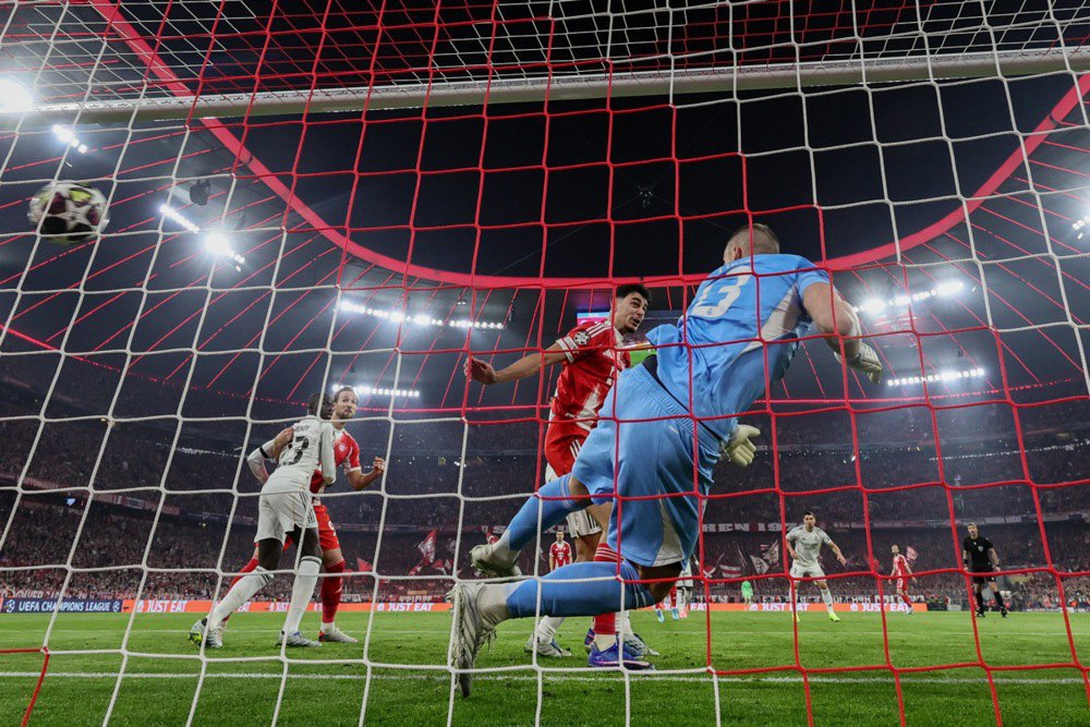 Павлович під час моменту з другим голом у матчі