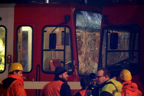 В Кельне более 40 человек получили травмы из-за столкновения двух трамваев