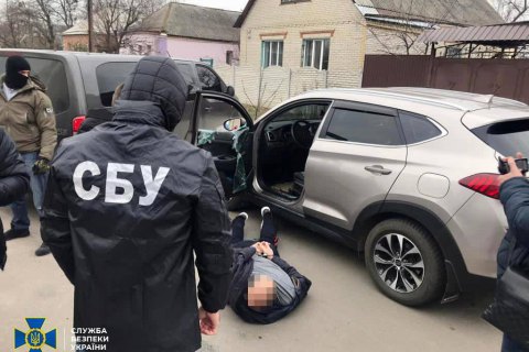 На Харківщині СБУ знешкодила групу, яка тероризувала місцевих жителів