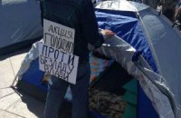 В Киеве на Майдане активисты устанавливают палатки 
