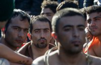 ​Беженцы на греческо-македонской границе в знак протеста зашили себе рты