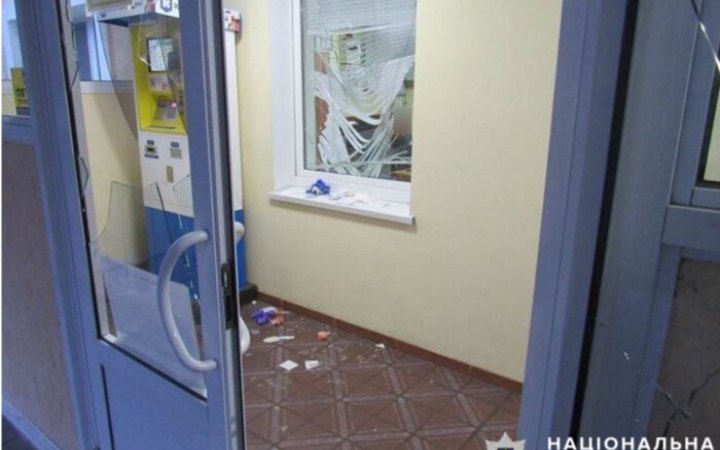 У Києві чоловік вдерся в адмінбудівлю і поранив охоронця